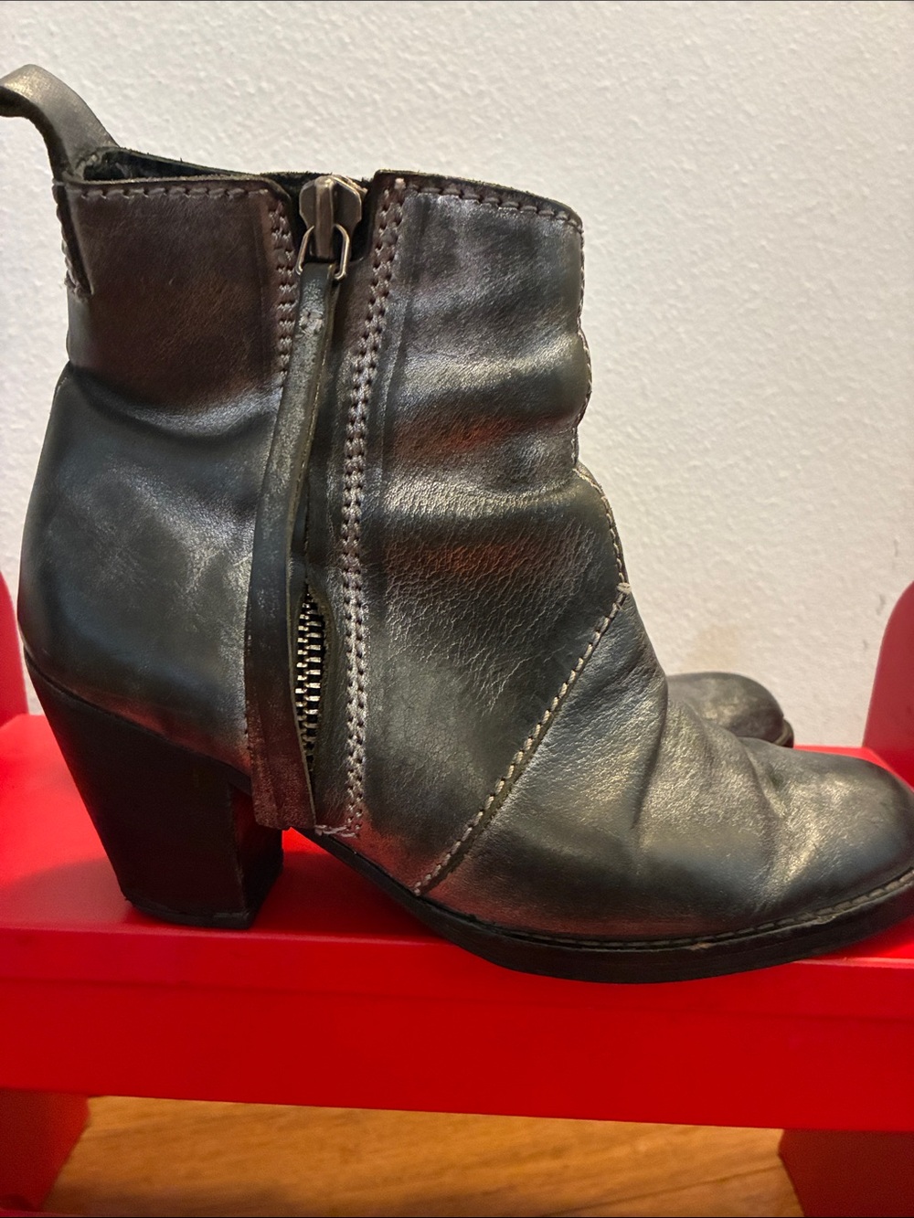 Acne Gunmetal Distressed Look Black Leather Ankle Booties with Side Zip Size 39